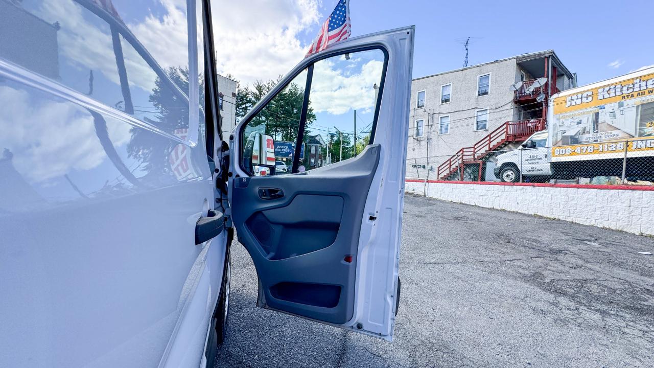 Ford Transit Van T-250 148" Med Rf 9000 GVWR Sliding RH Dr 2019