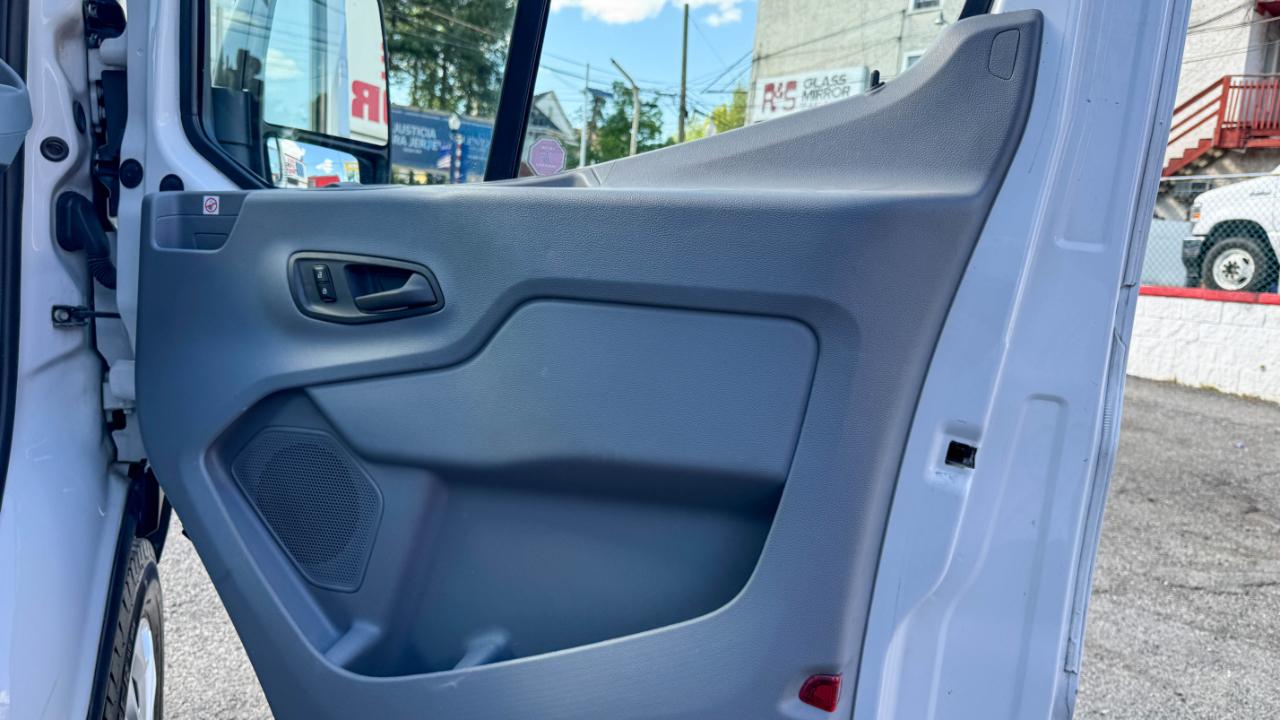 Ford Transit Van T-250 148" Med Rf 9000 GVWR Sliding RH Dr 2019