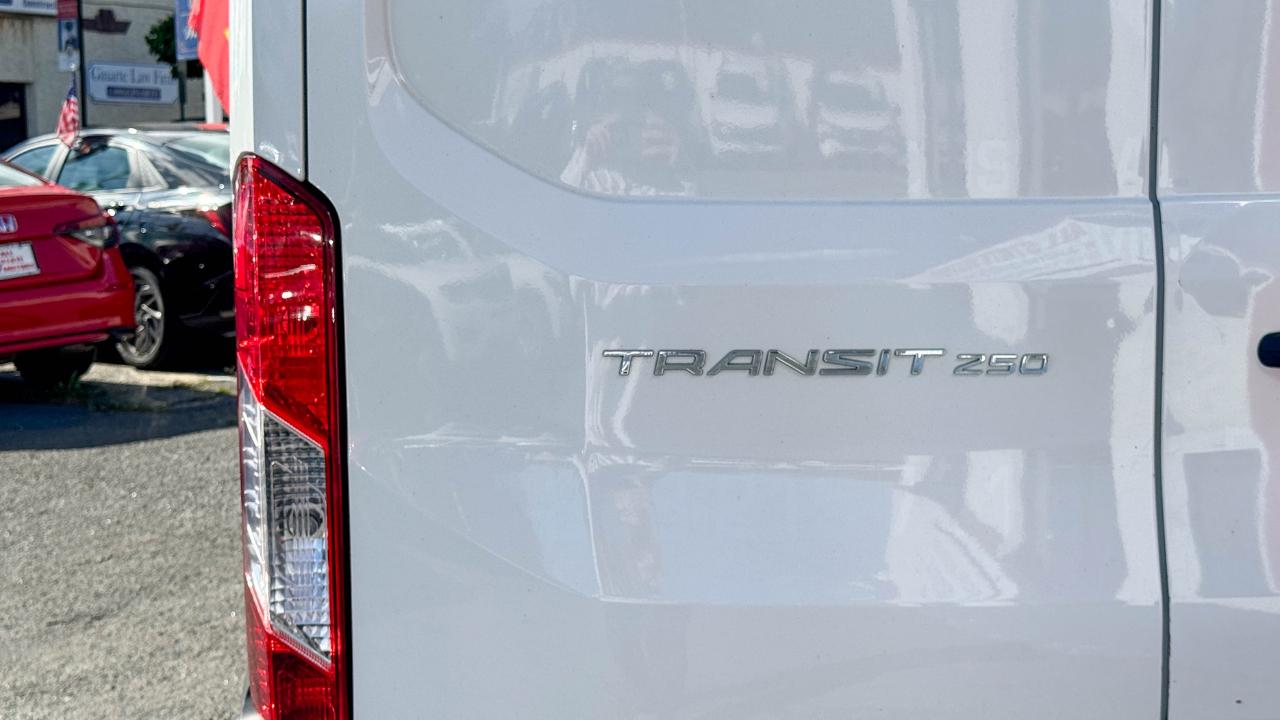 Ford Transit Van T-250 148" Med Rf 9000 GVWR Sliding RH Dr 2019