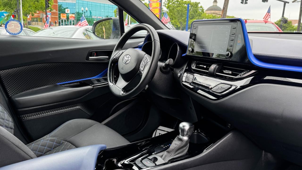Toyota C-HR XLE 4D SUV 2020