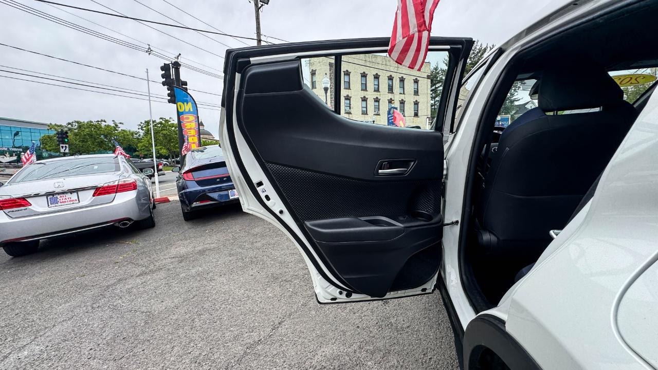 Toyota C-HR XLE 4D SUV 2020