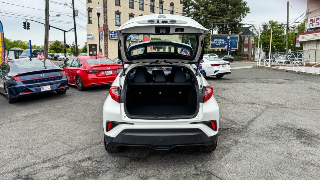 Toyota C-HR XLE 4D SUV 2020