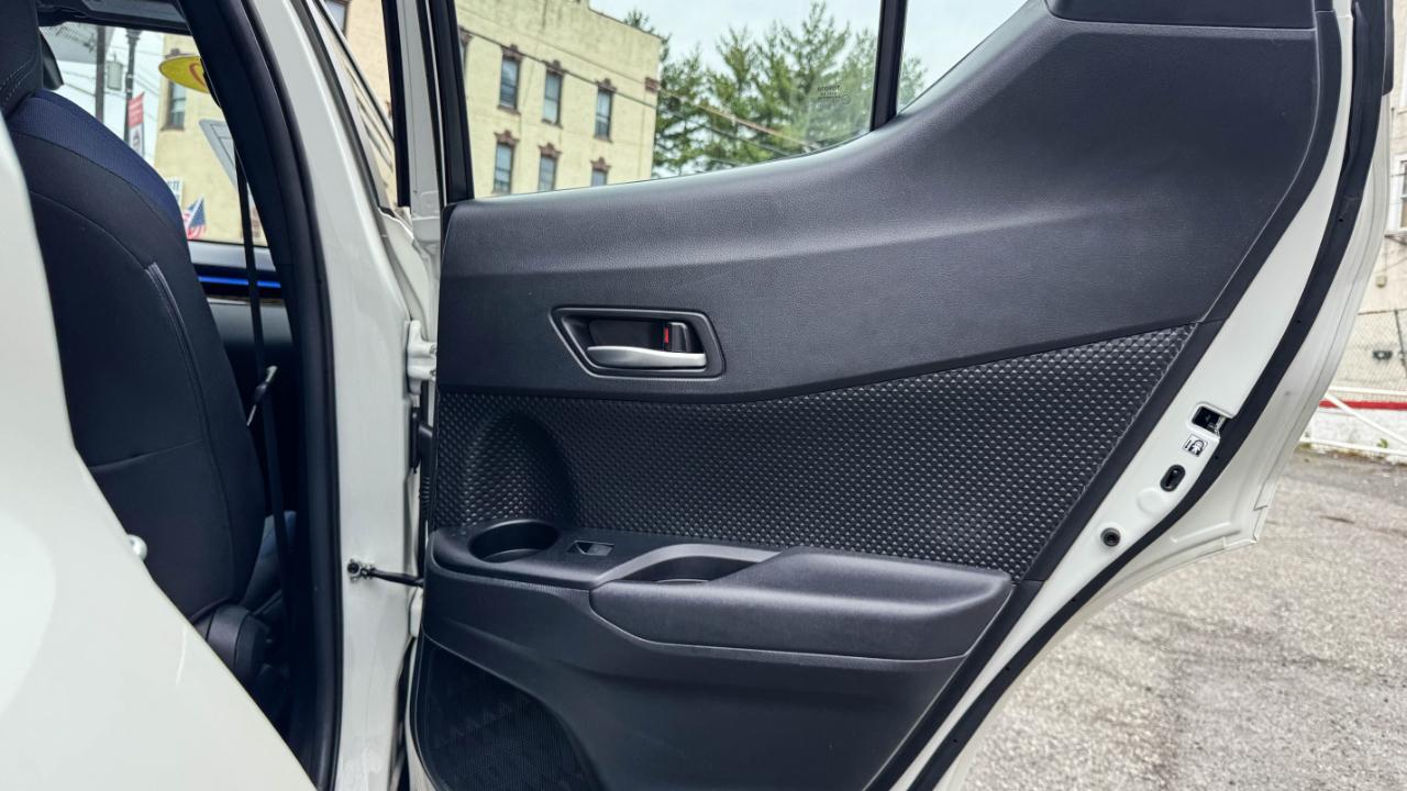 Toyota C-HR XLE 4D SUV 2020