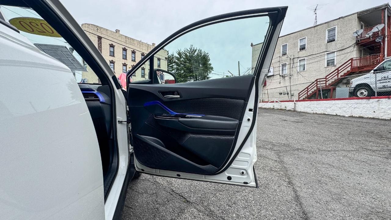 Toyota C-HR XLE 4D SUV 2020