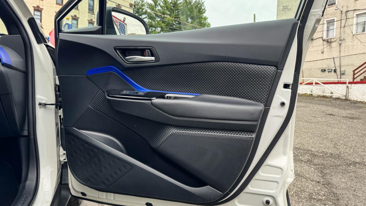 Toyota C-HR XLE 4D SUV 2020