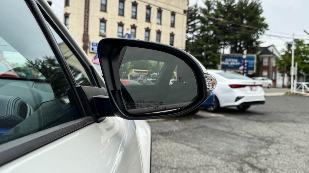 Toyota C-HR XLE 4D SUV 2020