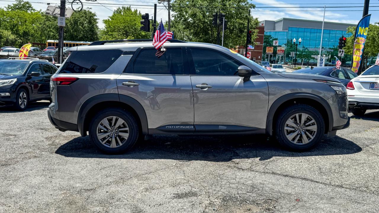 Nissan Pathfinder SV 4WD 2023