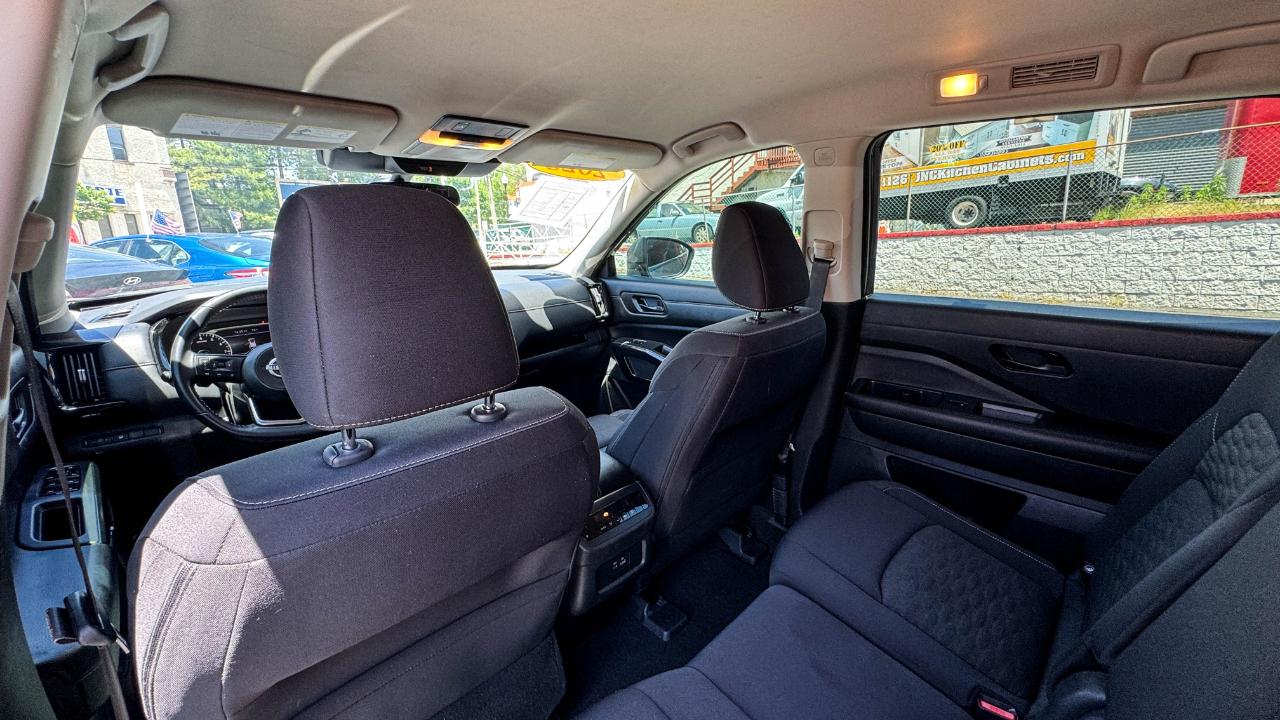 Nissan Pathfinder SV 4WD 2023