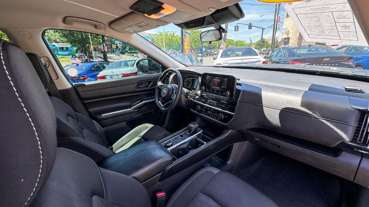 Nissan Pathfinder SV 4WD 2023