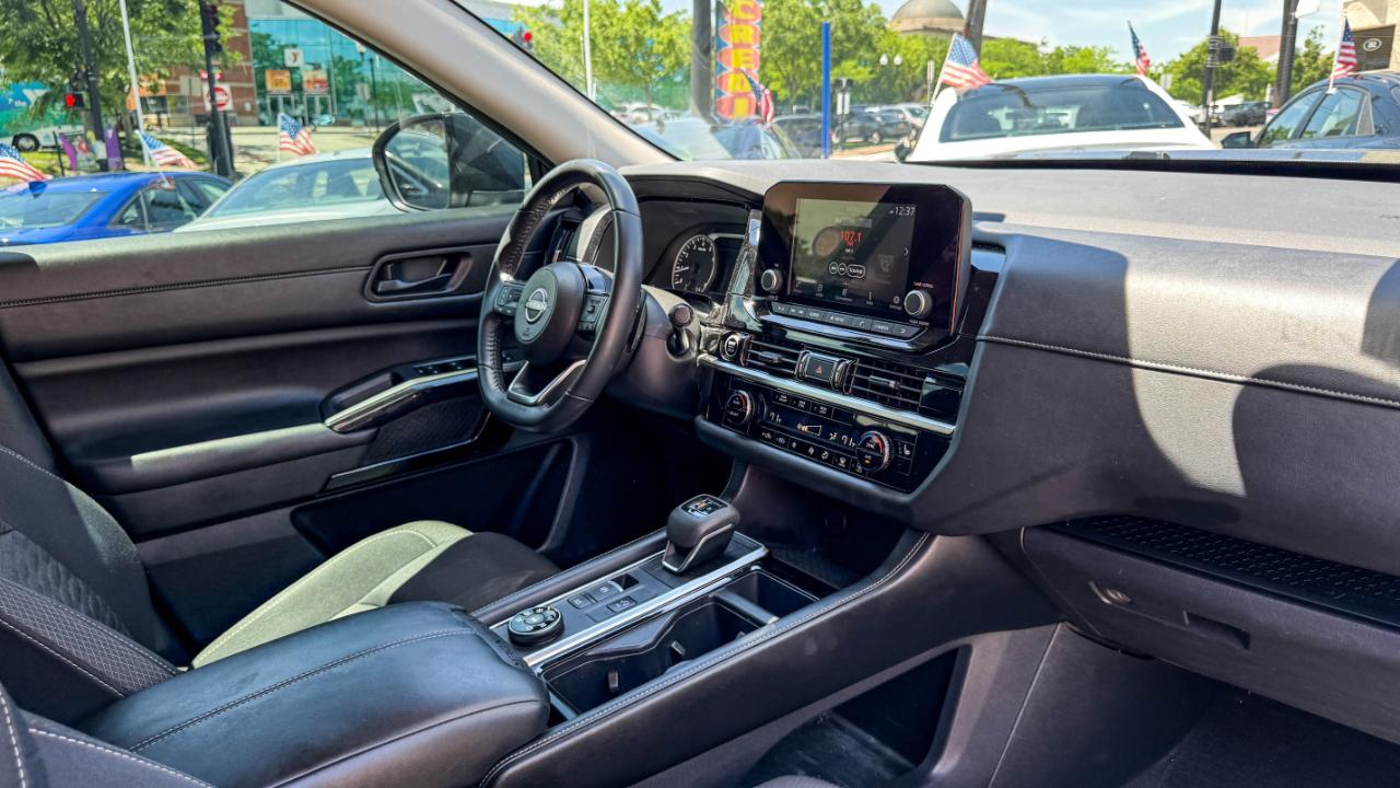 Nissan Pathfinder SV 4WD 2023