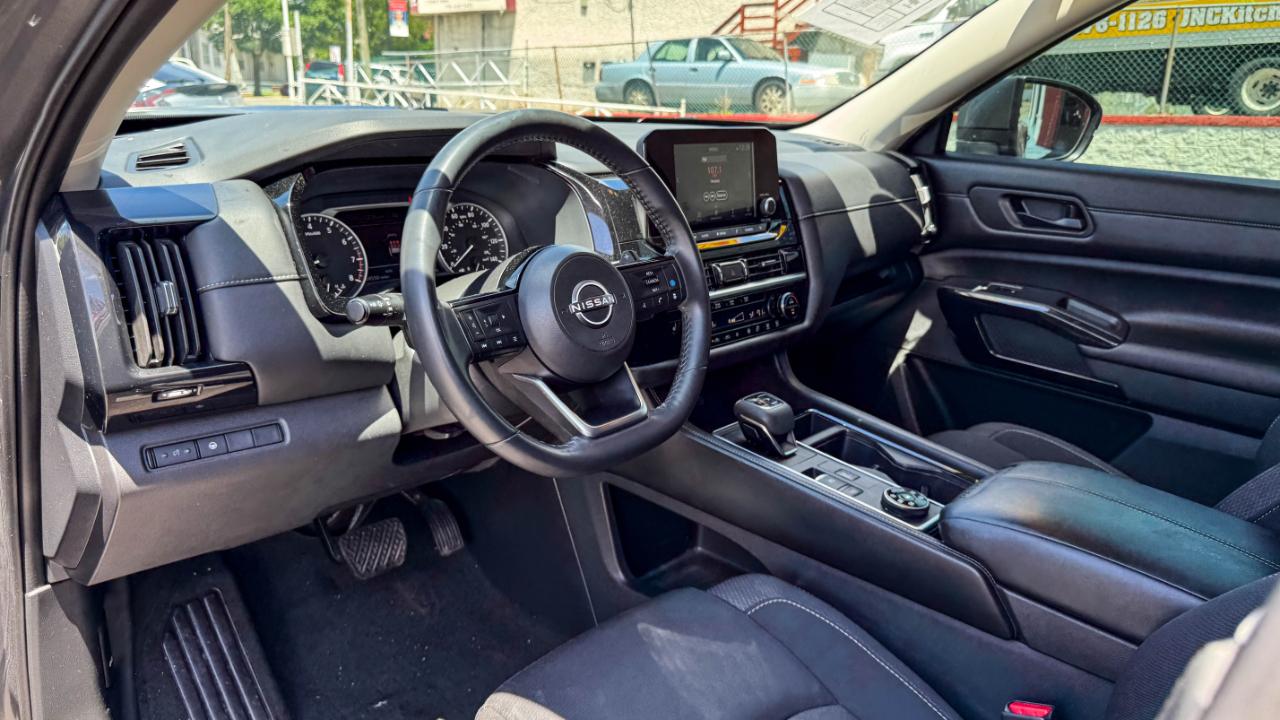 Nissan Pathfinder SV 4WD 2023