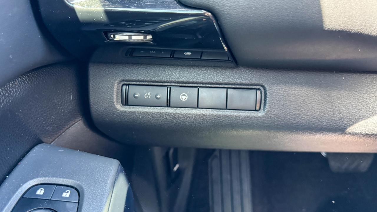 Nissan Pathfinder SV 4WD 2023