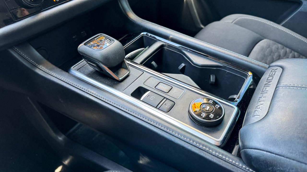 Nissan Pathfinder SV 4WD 2023