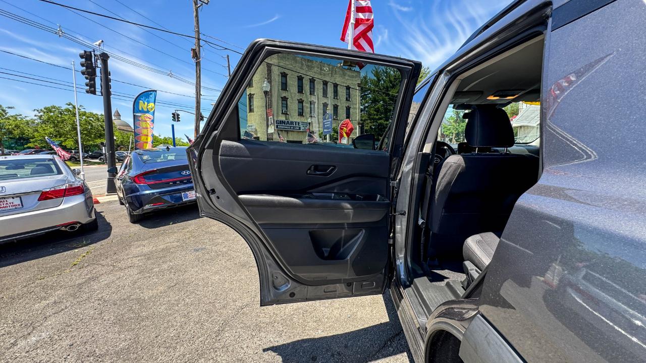 Nissan Pathfinder SV 4WD 2023