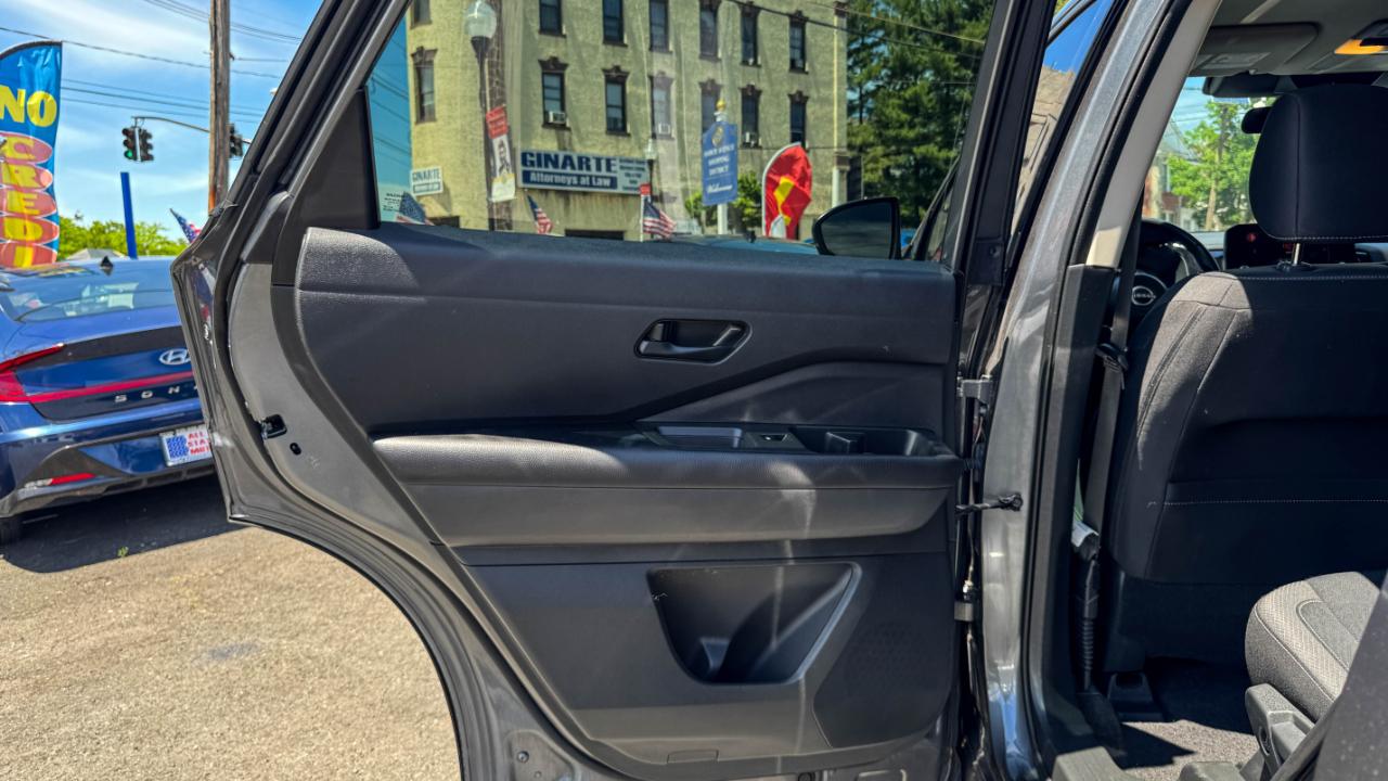 Nissan Pathfinder SV 4WD 2023