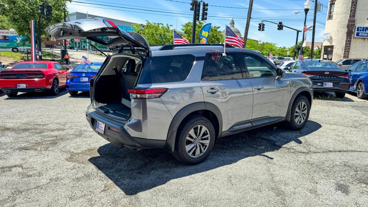 Nissan Pathfinder SV 4WD 2023