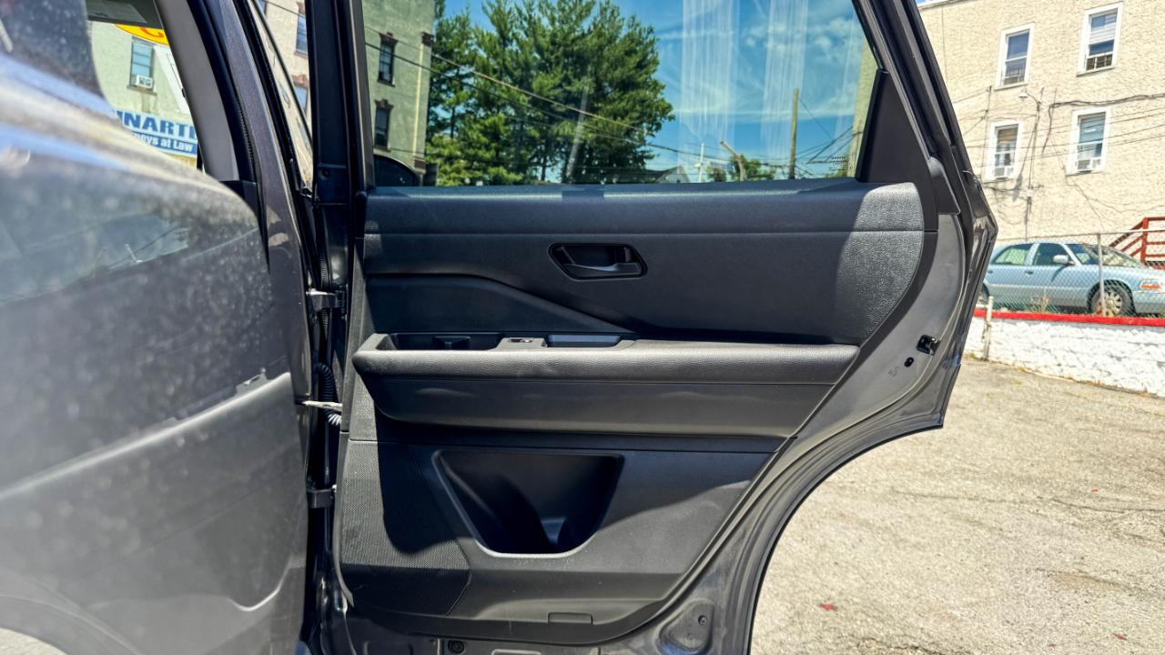 Nissan Pathfinder SV 4WD 2023