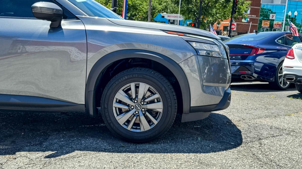 Nissan Pathfinder SV 4WD 2023