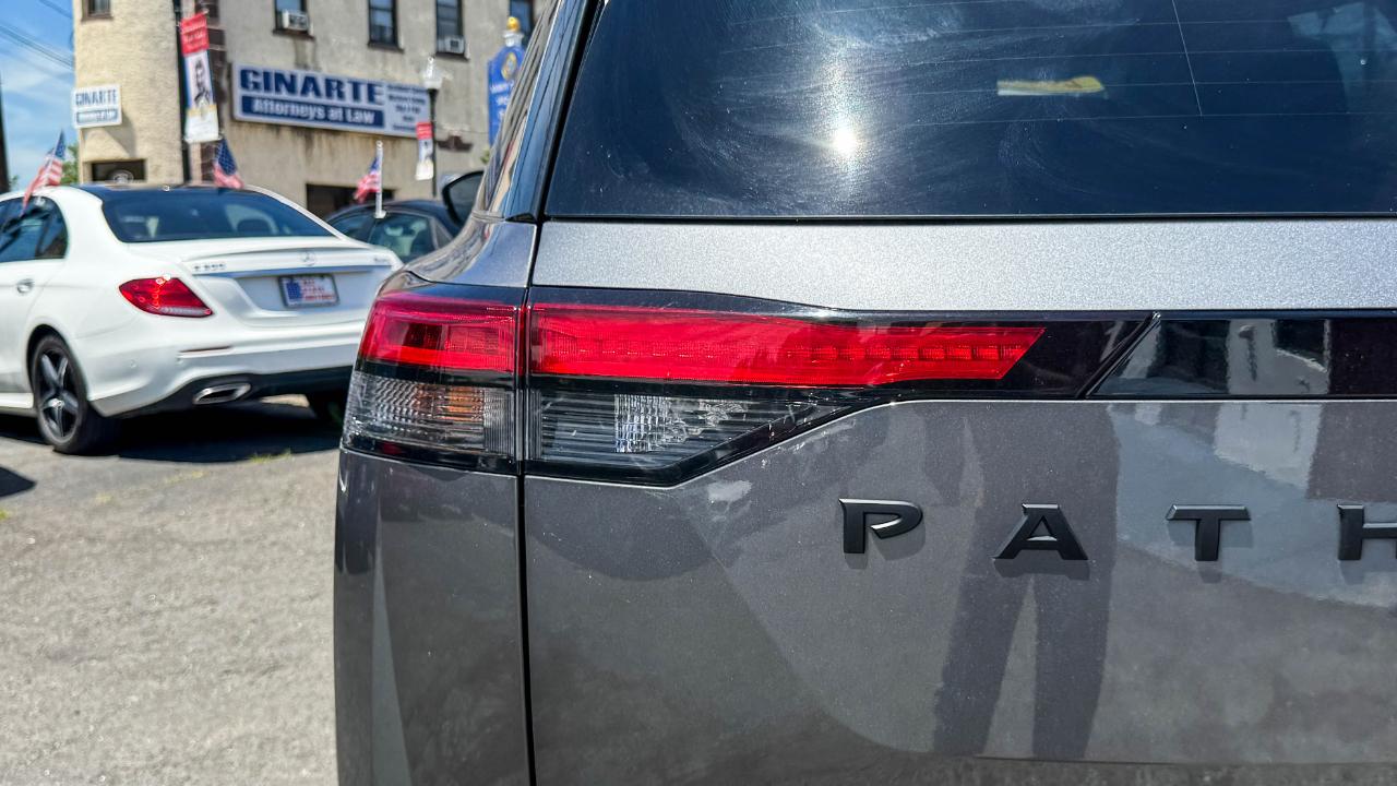Nissan Pathfinder SV 4WD 2023