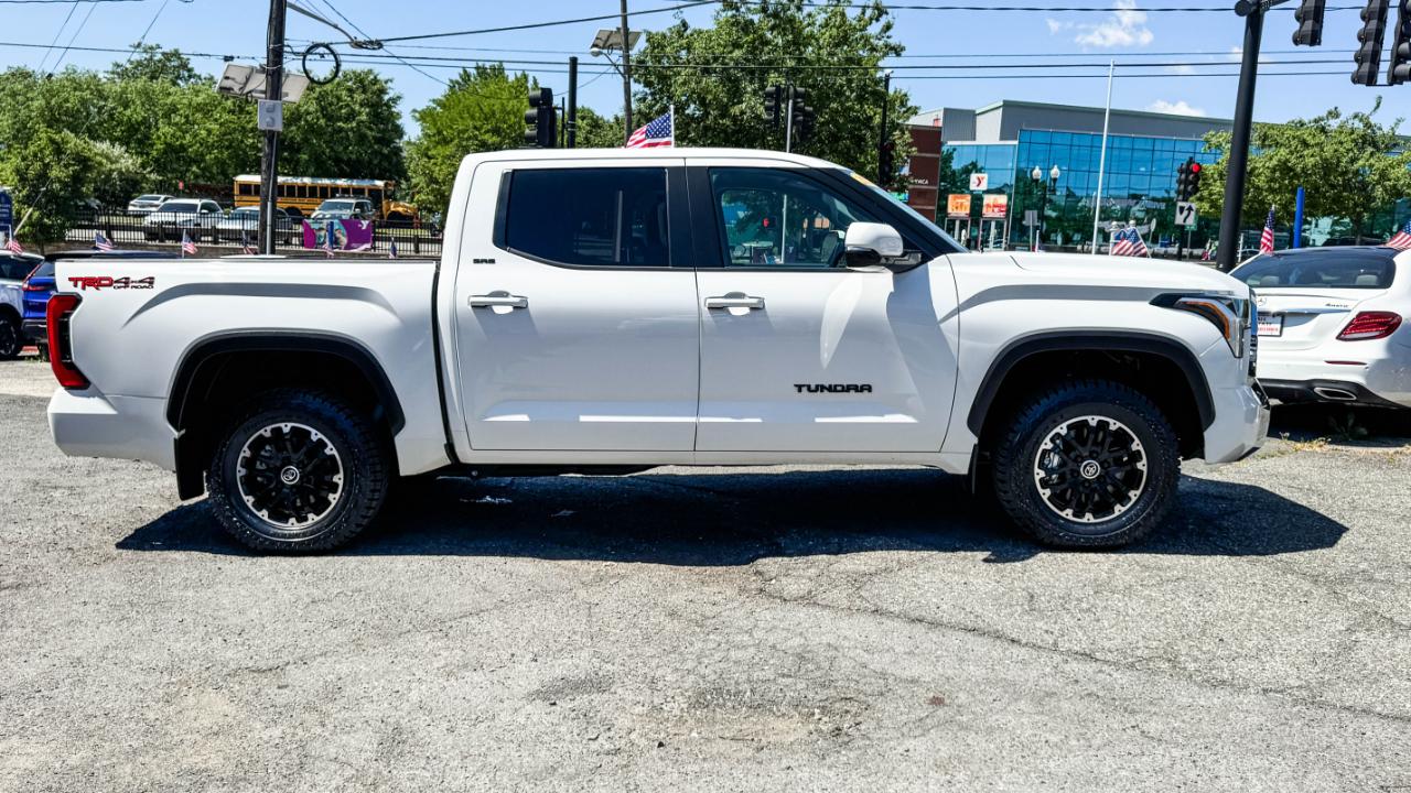 Toyota Tundra 4WD SR5 CrewMax 5.5' Bed (Natl) 2024