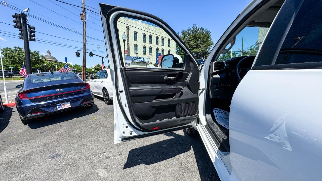 Toyota Tundra 4WD SR5 CrewMax 5.5' Bed (Natl) 2024