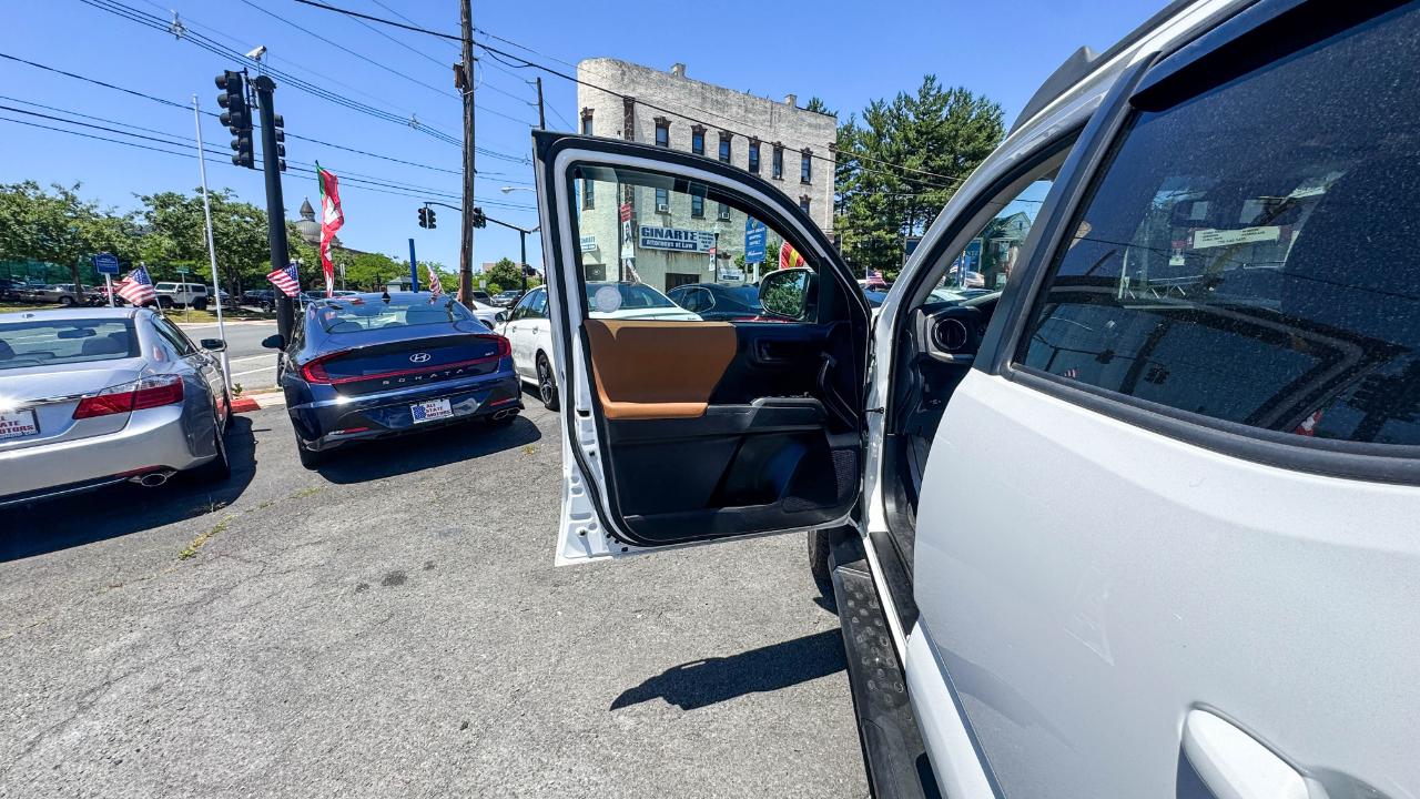 Toyota Tacoma 4WD SR5 Double Cab 5' Bed V6 AT (Natl) 2019