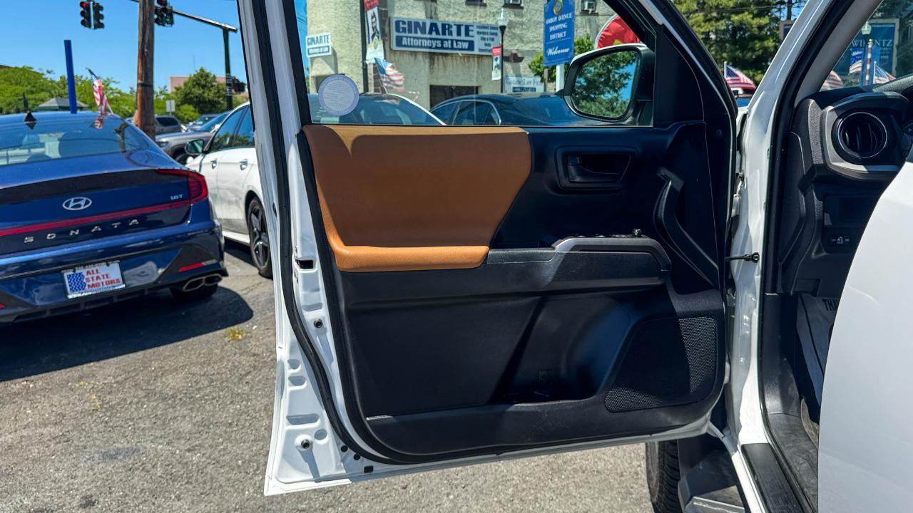 Toyota Tacoma 4WD SR5 Double Cab 5' Bed V6 AT (Natl) 2019