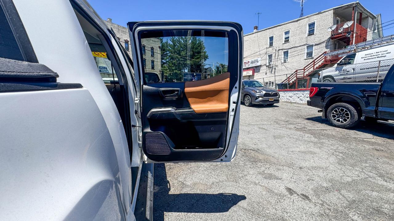 Toyota Tacoma 4WD SR5 Double Cab 5' Bed V6 AT (Natl) 2019