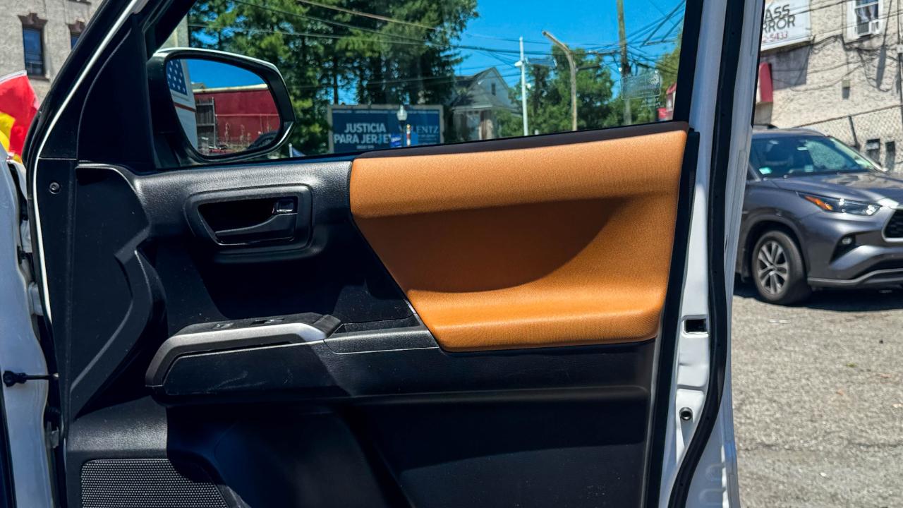 Toyota Tacoma 4WD SR5 Double Cab 5' Bed V6 AT (Natl) 2019