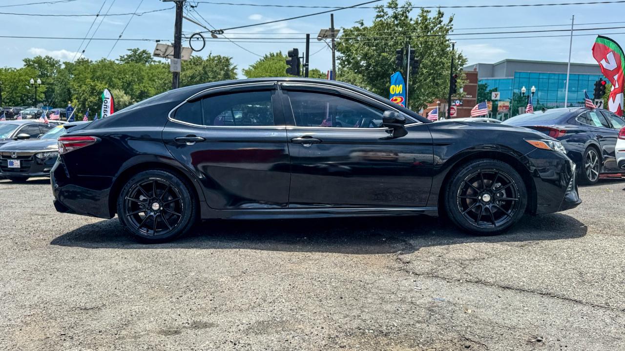 Toyota Camry SE Auto (Natl) 2019