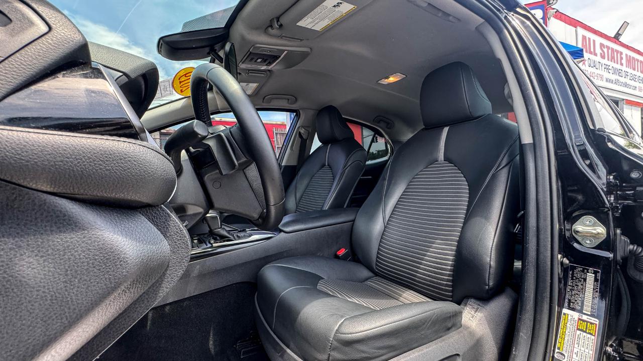 Toyota Camry SE Auto (Natl) 2019