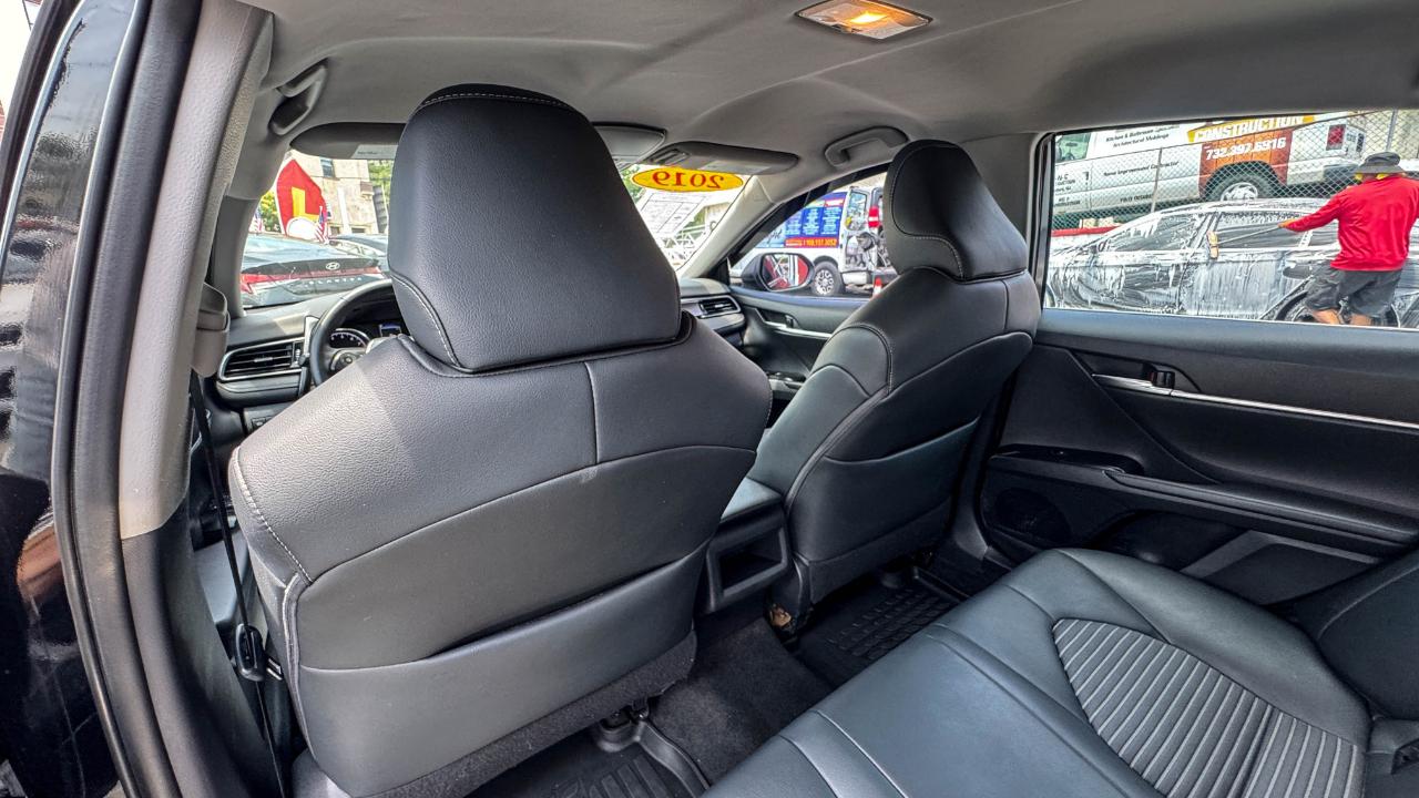 Toyota Camry SE Auto (Natl) 2019