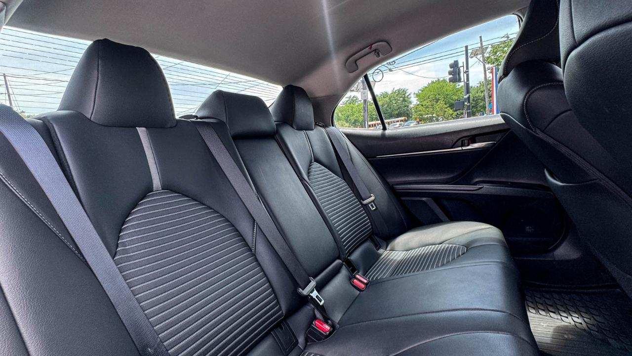 Toyota Camry SE Auto (Natl) 2019