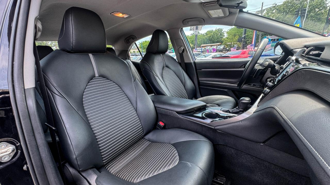 Toyota Camry SE Auto (Natl) 2019