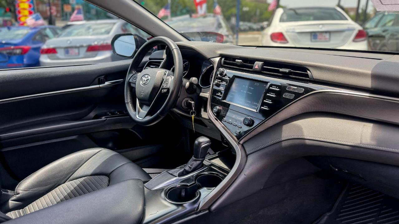 Toyota Camry SE Auto (Natl) 2019