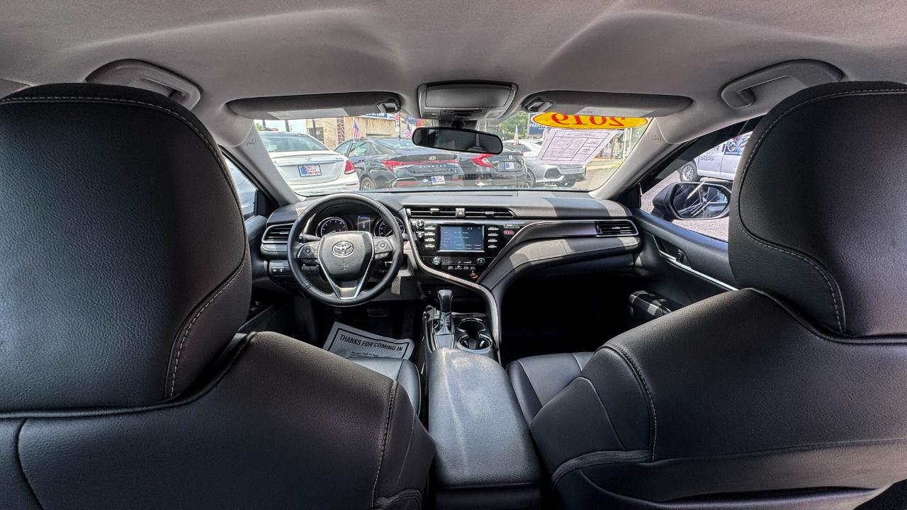 Toyota Camry SE Auto (Natl) 2019