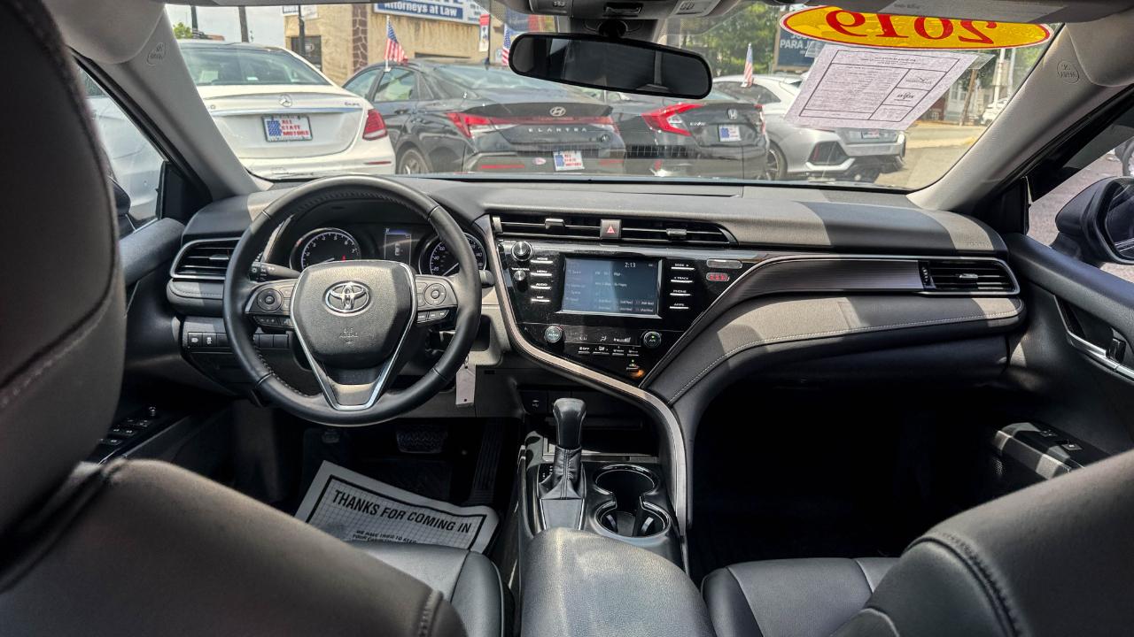 Toyota Camry SE Auto (Natl) 2019