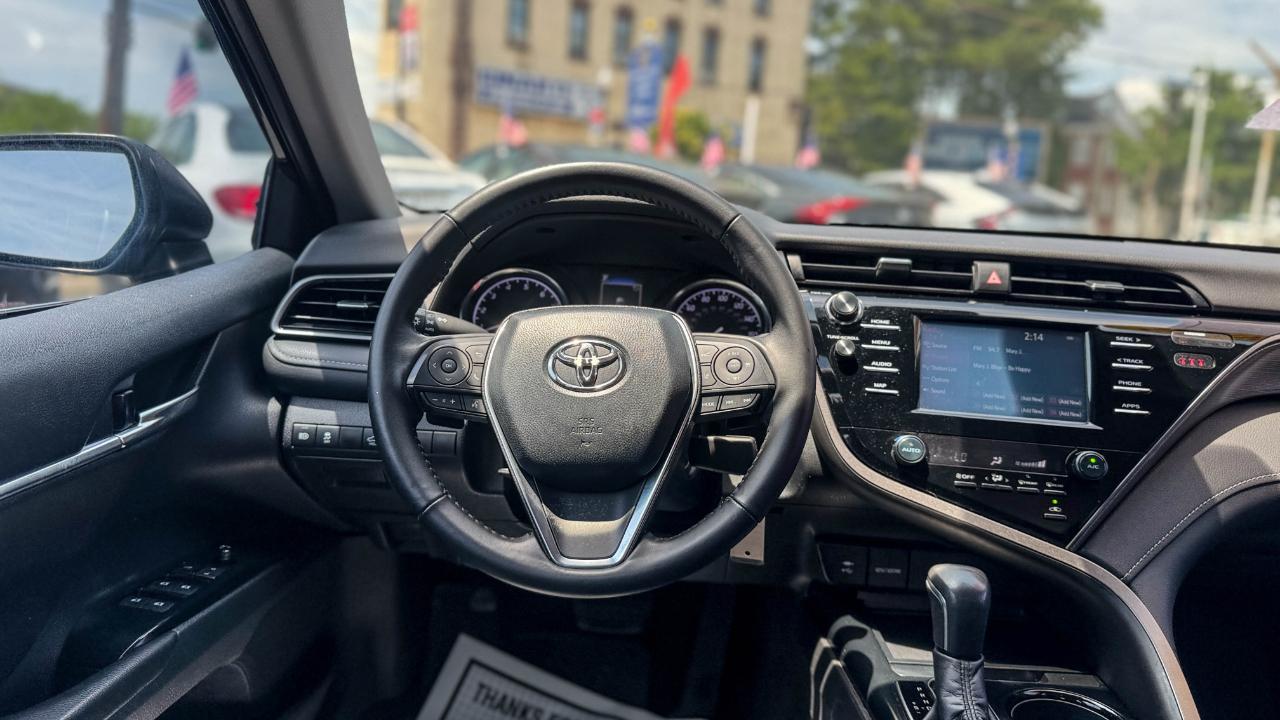 Toyota Camry SE Auto (Natl) 2019