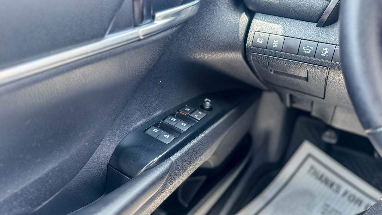 Toyota Camry SE Auto (Natl) 2019