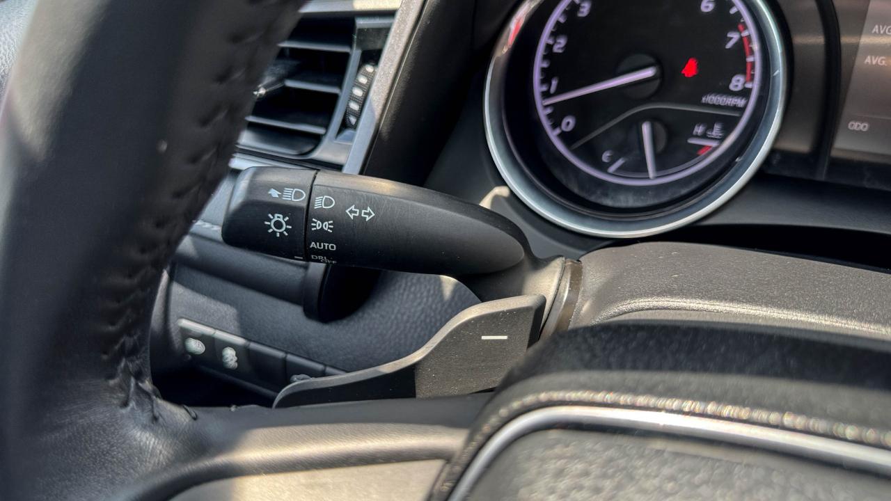 Toyota Camry SE Auto (Natl) 2019