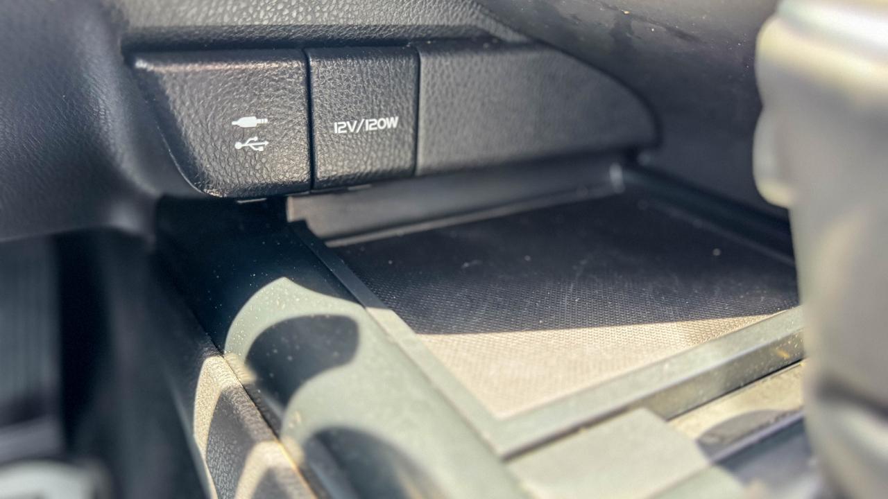 Toyota Camry SE Auto (Natl) 2019