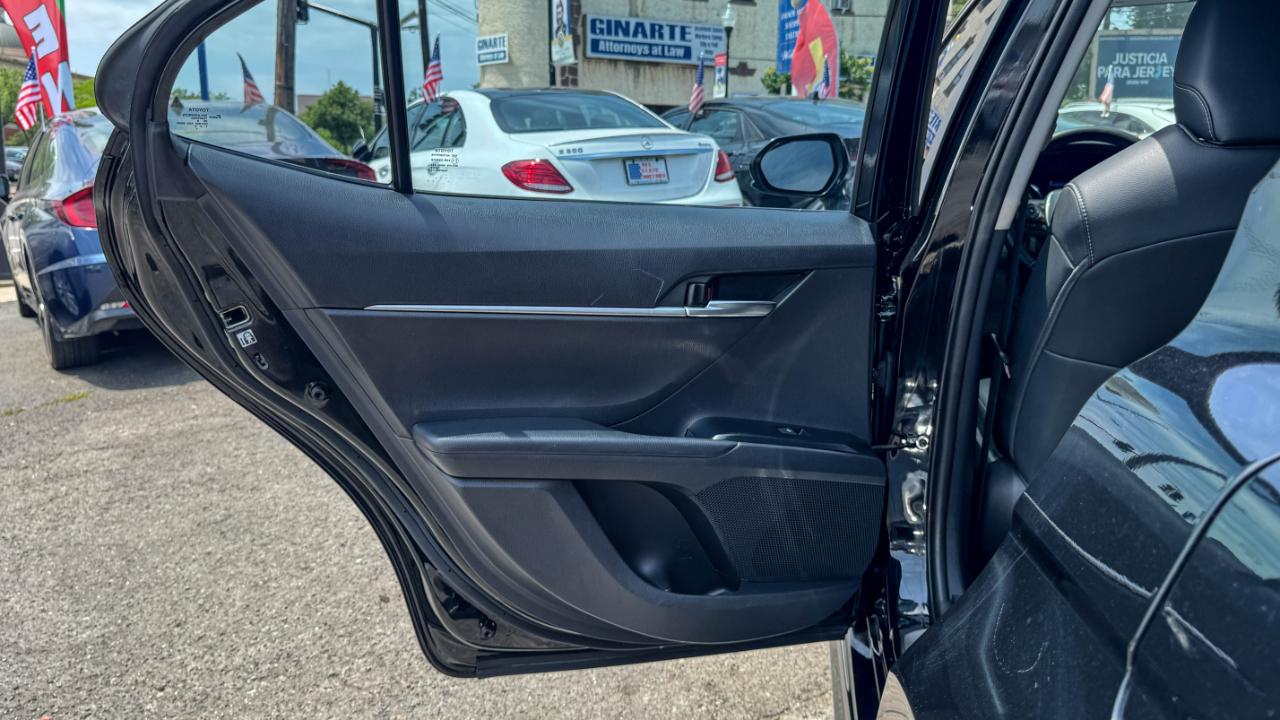 Toyota Camry SE Auto (Natl) 2019