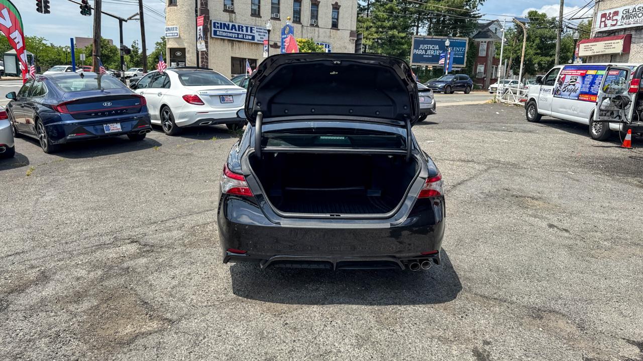 Toyota Camry SE Auto (Natl) 2019