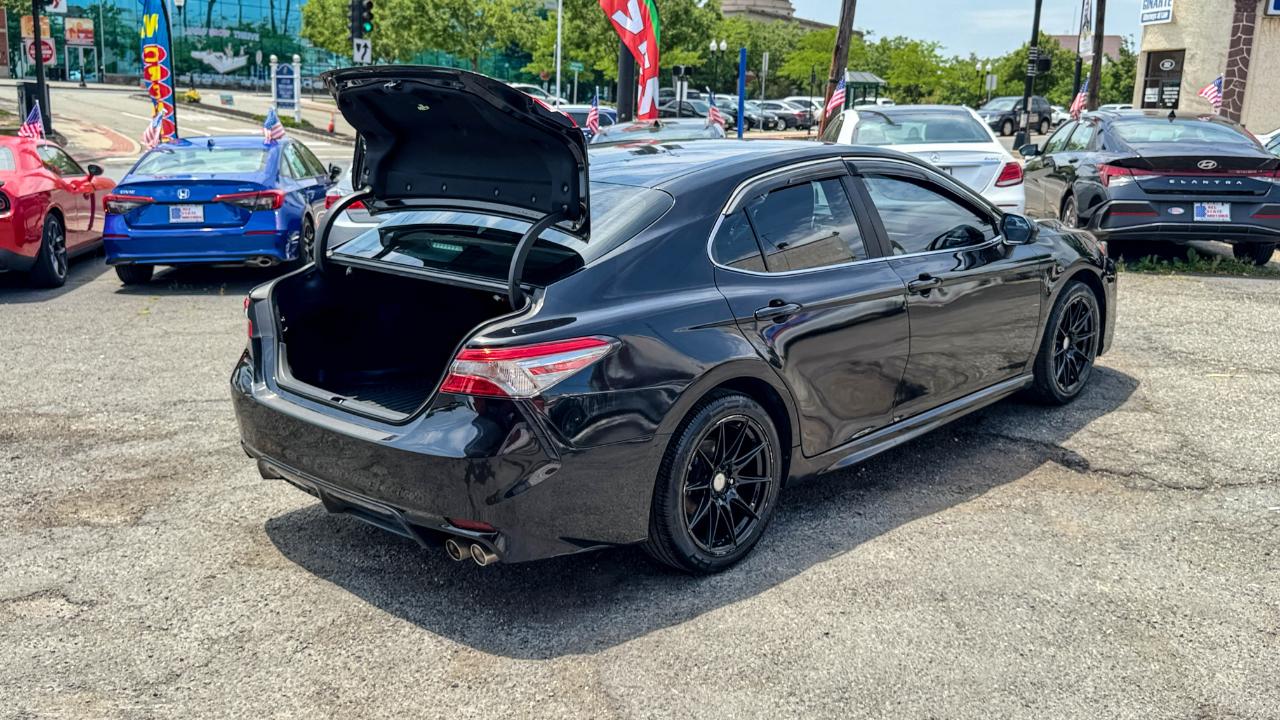 Toyota Camry SE Auto (Natl) 2019