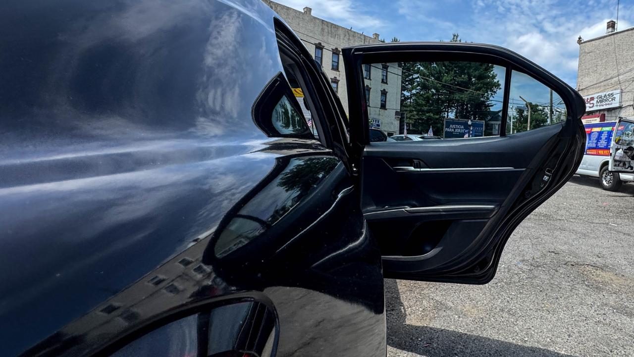 Toyota Camry SE Auto (Natl) 2019