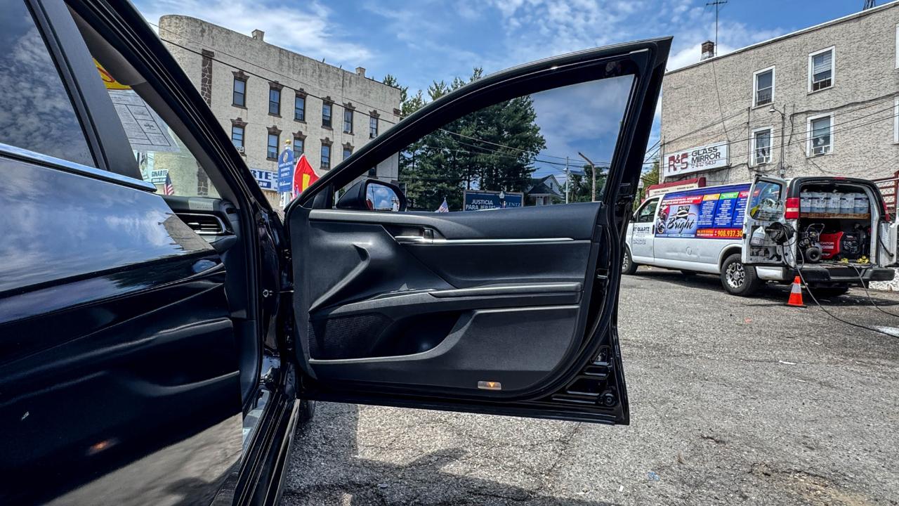 Toyota Camry SE Auto (Natl) 2019