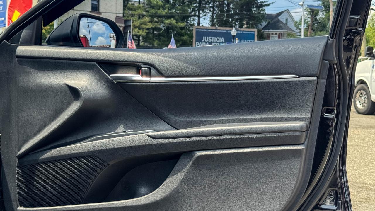 Toyota Camry SE Auto (Natl) 2019