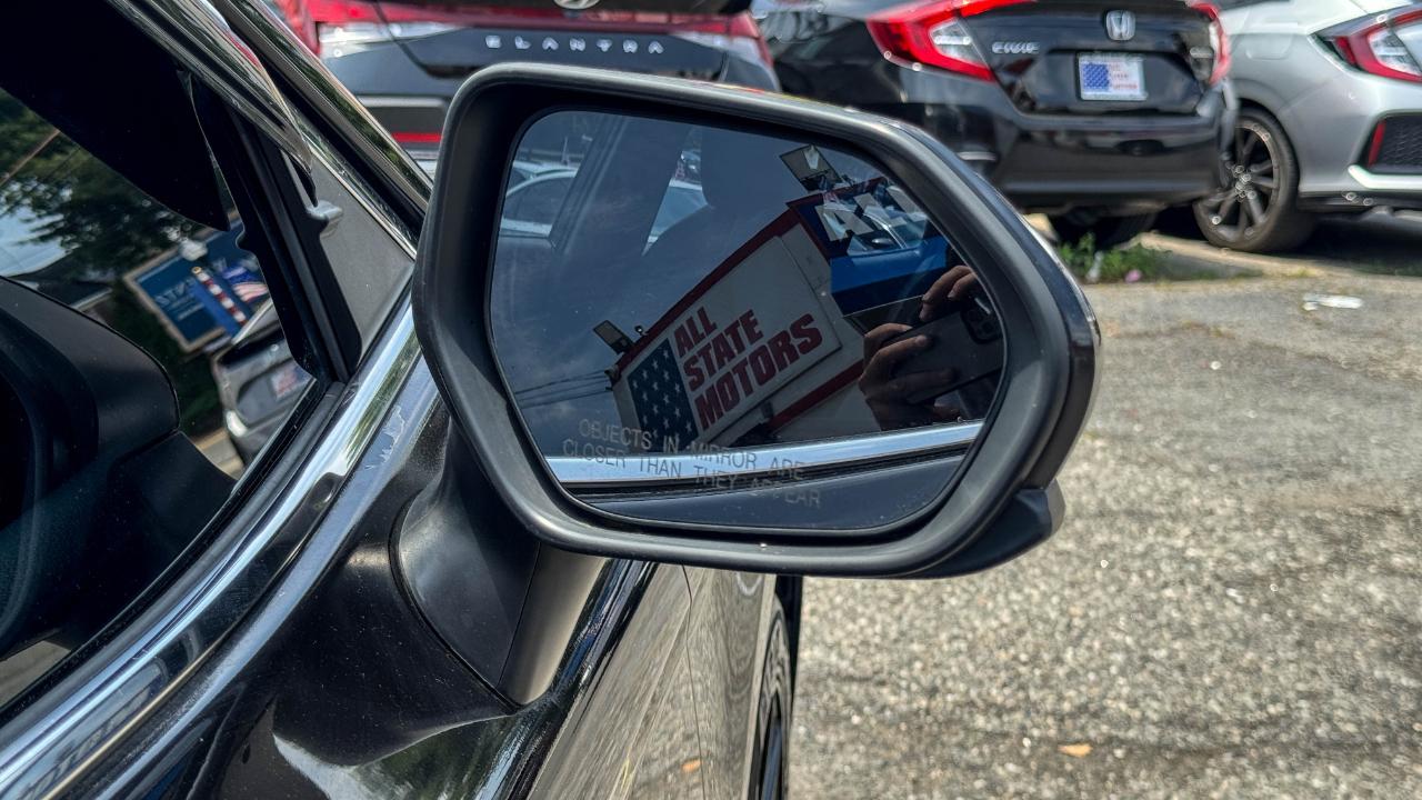 Toyota Camry SE Auto (Natl) 2019