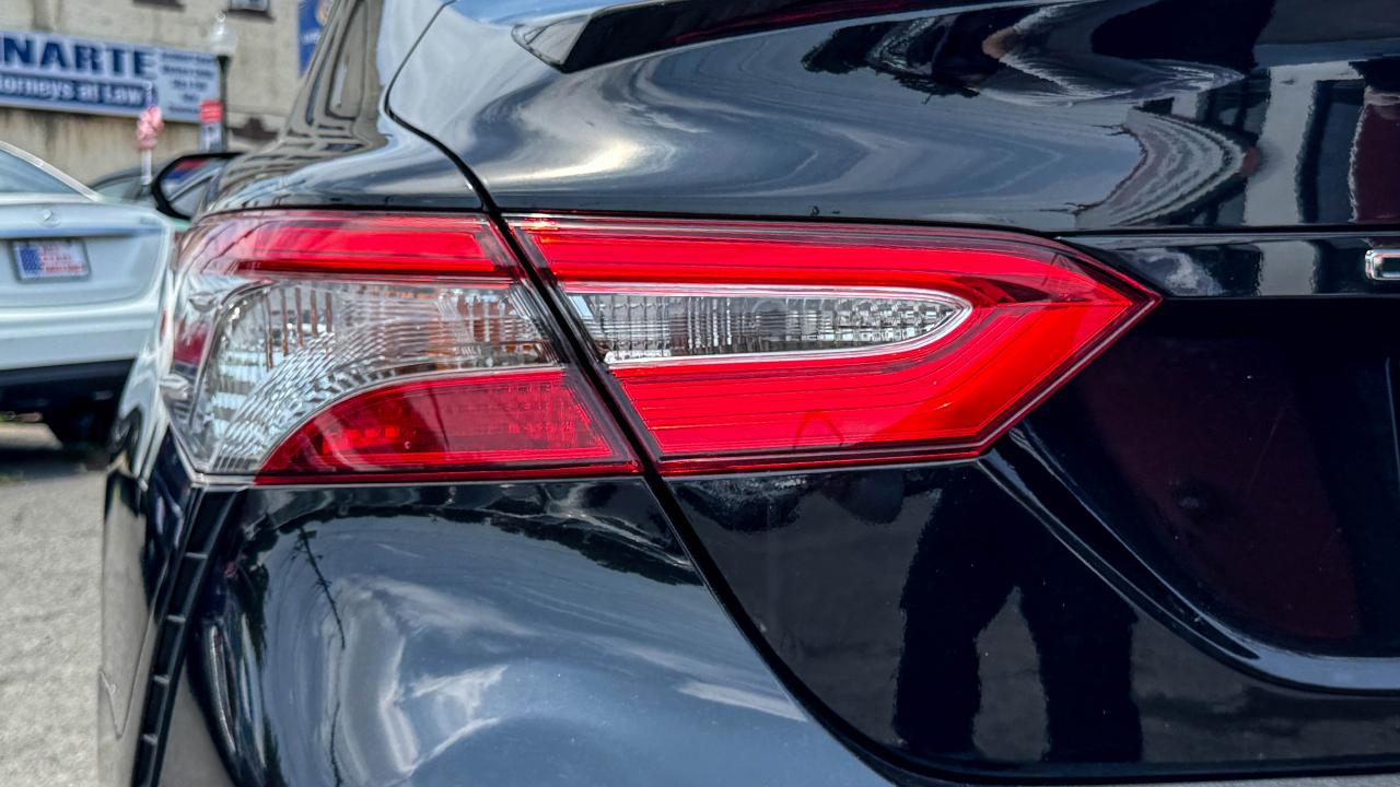 Toyota Camry SE Auto (Natl) 2019