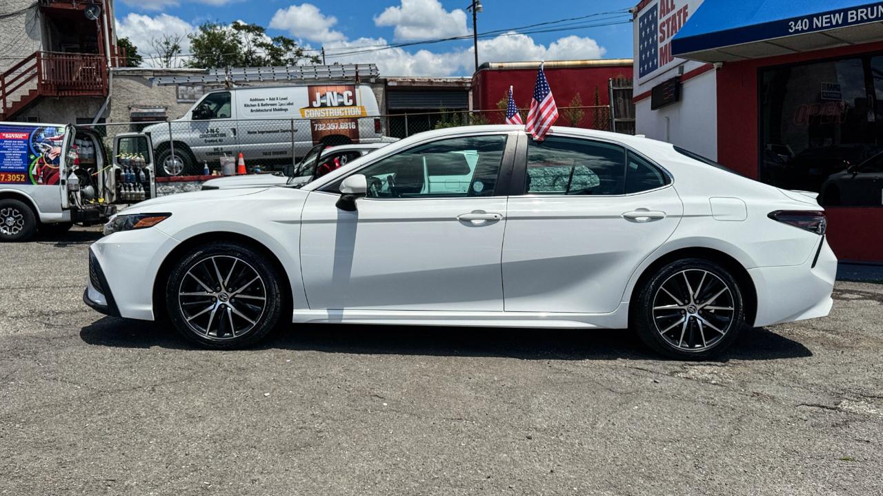 Toyota Camry SE Auto (Natl) 2021